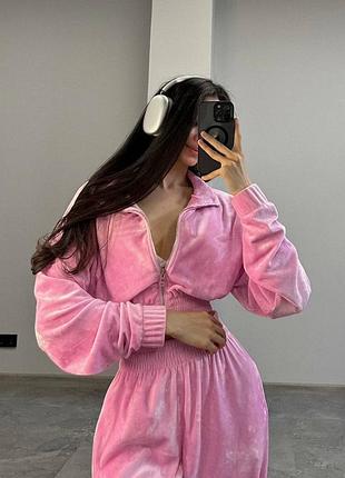 Жіночий спортивний костюм