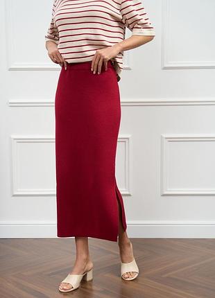 Юбка миди трикотажная прямая с разрезом, цвет бургунди. модель 2847