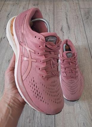 Кроссовки фирмы "asics ".