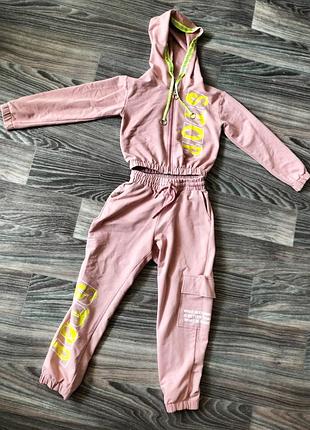 Костюм спортивный