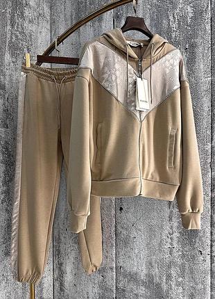 Костюм жіночий