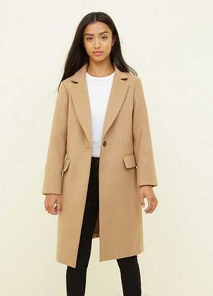 Класичне пальто кольору кемел