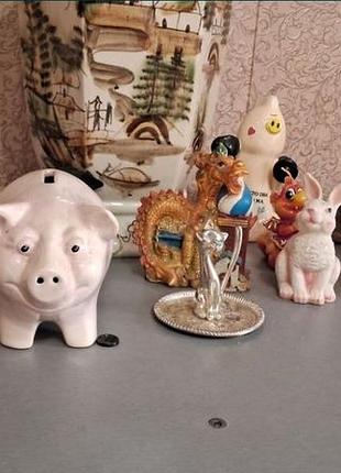 Керамічні фігурки, копілки, підставка для свічки.