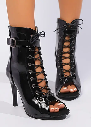 Фетиш ботильйони на шнурівці