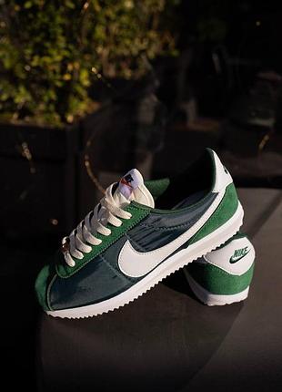 Жіночі кросівки nike cortez green , тренд весни
