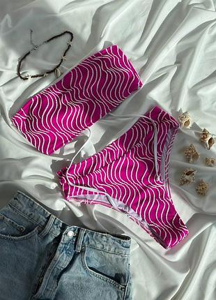 Купальный приятная качественная ткань очень красиво подчеркивает фигуру двойка стильный