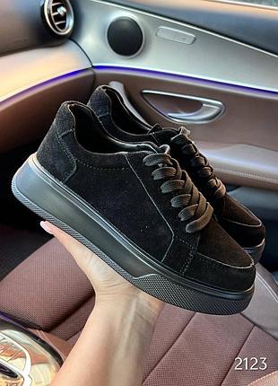 Базові чорні замшеві кеди на потовщеній підошві