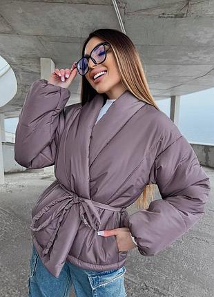 Куртка из плащевки на силиконе на запах с поясом курточка белая черная бежевая фиолетовая зеленая демисезонная трендовая стильная