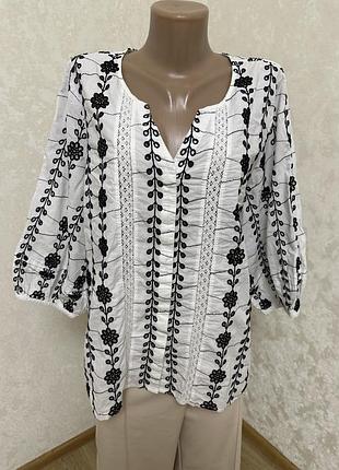 Стильная блуза прошва черным по белому вышивка объемный рукав