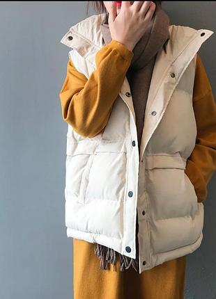 Жилетка жіноча біленька
