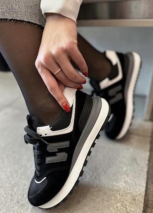 Черные кроссовки с серыми вставками