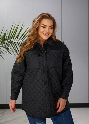 Жіноча стьобана куртка-сорочка на кнопках з накладними кишенями і комірцем вільного крою