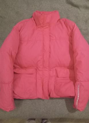 Пуховик оверсайз 
 рожевого кольору розміру s-m за 500 грн.