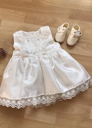 Дуже гарна  святкова сукня, платтячко на хрестини на  ріст 62-68-74 см