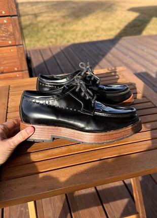 Туфлі дербі на шнурівках лаковані