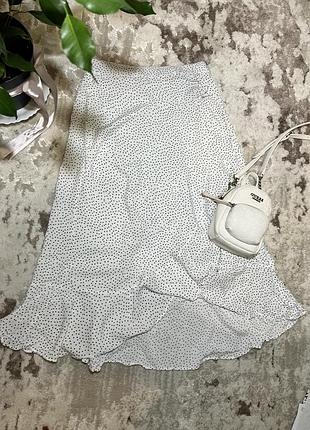 Біла спідниця у дрібний чорний горошок від house brand (eco aware), розмір m