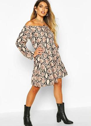 Новое мини платье с открытыми плечами от boohoo, змеиный принт/питон.