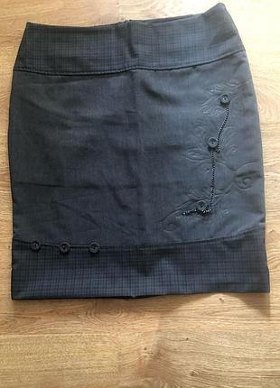 Спідниця класична приталена