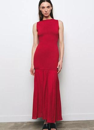 Длинное комбинированное трикотажное платье