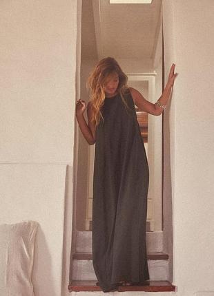 Струме об'ємне плаття середньої довжини