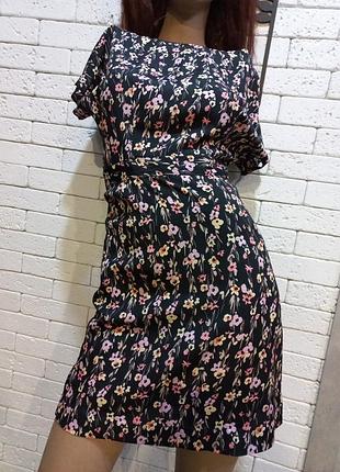 Стильное, красивое, легкое, нежное, фирменное, платье,черное в цветочный принт