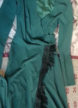 Женское платье длинное
с биркой р42-44
зеленого цвета,люрекс
размер 42
ог 72
от 80
об 86