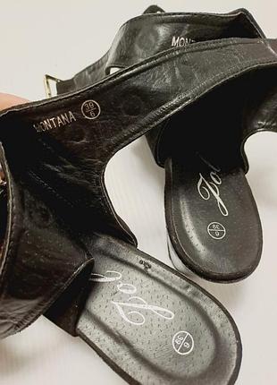 Туфлі закриті чорні з металевими півкулями