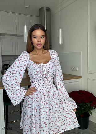 Платье мини в цветочный принт.