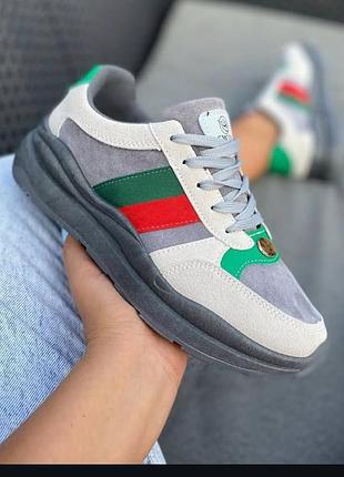 Кроссовки женские