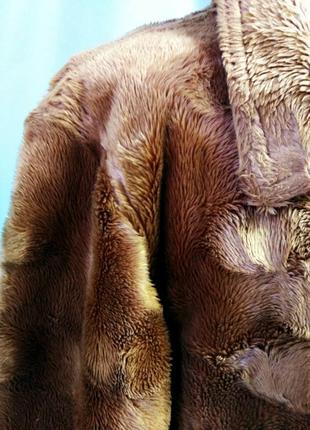 Элегантное пальто из искусственного меха рыже-золотистого цвета. paris blues6 фото