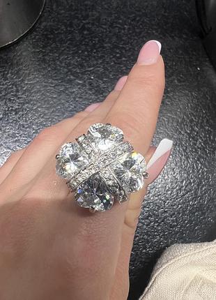 Золотое кольцо с бриллиантами