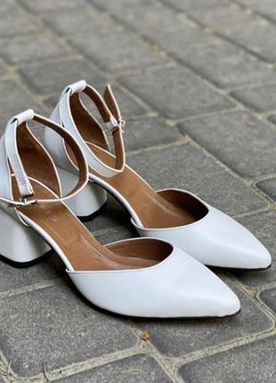 Туфли белые