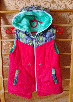 Гарна  жилетка на 7-10 років