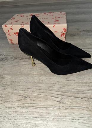 Туфли черные замшевые mia may