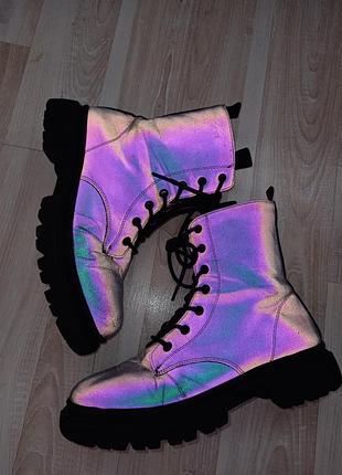 Демісезонні черевики на замку