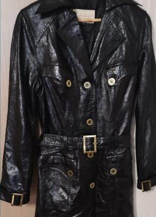 Жіночий плащ