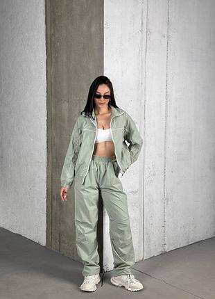 Костюм оверсайз из плащёвки оливка ментол с ветровкой