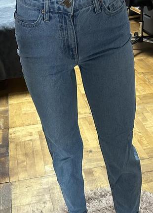 Джинсы мом