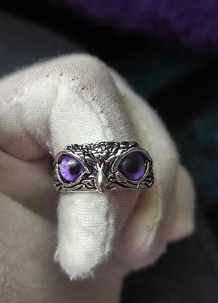 Невероятная кольца с реалистичными фиолетовыми глазами совы.