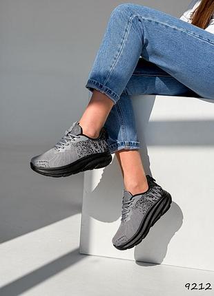 Удобные текстильные кроссовки на массивной подошве