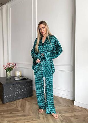 Костюм  шовк
розміри: 42-44, 46-48, 50-52
кольори: мокко, молочний, блакитний, зелений