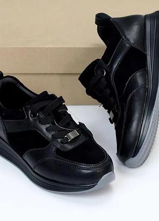 Кроссовки натуральные.