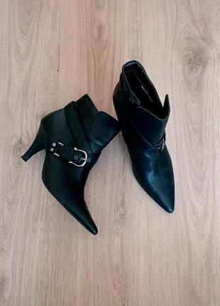 Ботильони шкіряні чорні