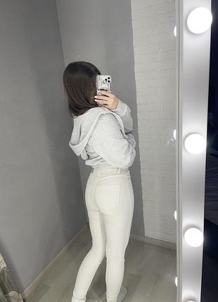 Джинсы скинни белые