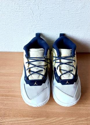 Легкі кросівки хайтопи jordan 27 р. устілка 17 см.