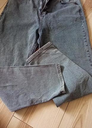 Джинси,талія 39, тягнуться до 47,бедра 51, тягнуться до 58,довжина 96,посадка 32, 2