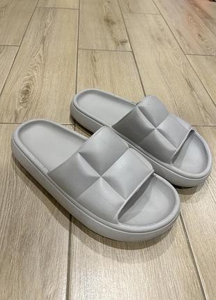 Резиновые шлепанцы h&m 40 р. шлепки 25,5 см