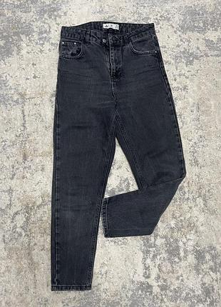 Чорні джинси мом