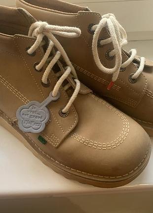 Ботинки мужские демисезонные из нобука французского бренда kickers