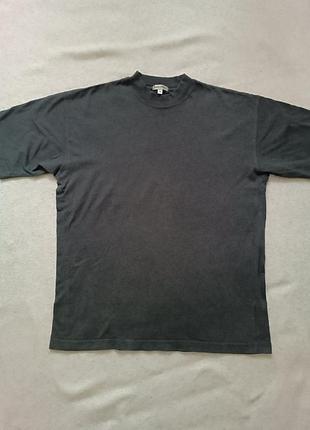 Мужская футболка с высокой горловиной